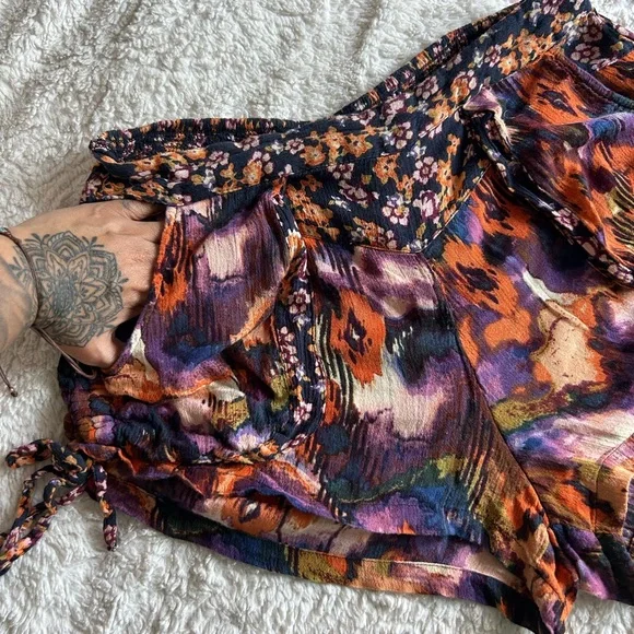 Free People‎ Orange and Purple Cargo Shorts - Picture 4 of 9